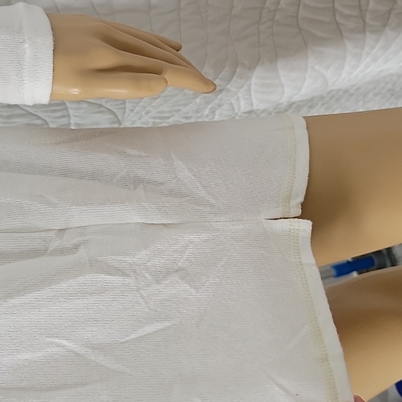 Cream White Long Sleeve Crew Neck T-Shirt in Large Size - Picture 6 of 10